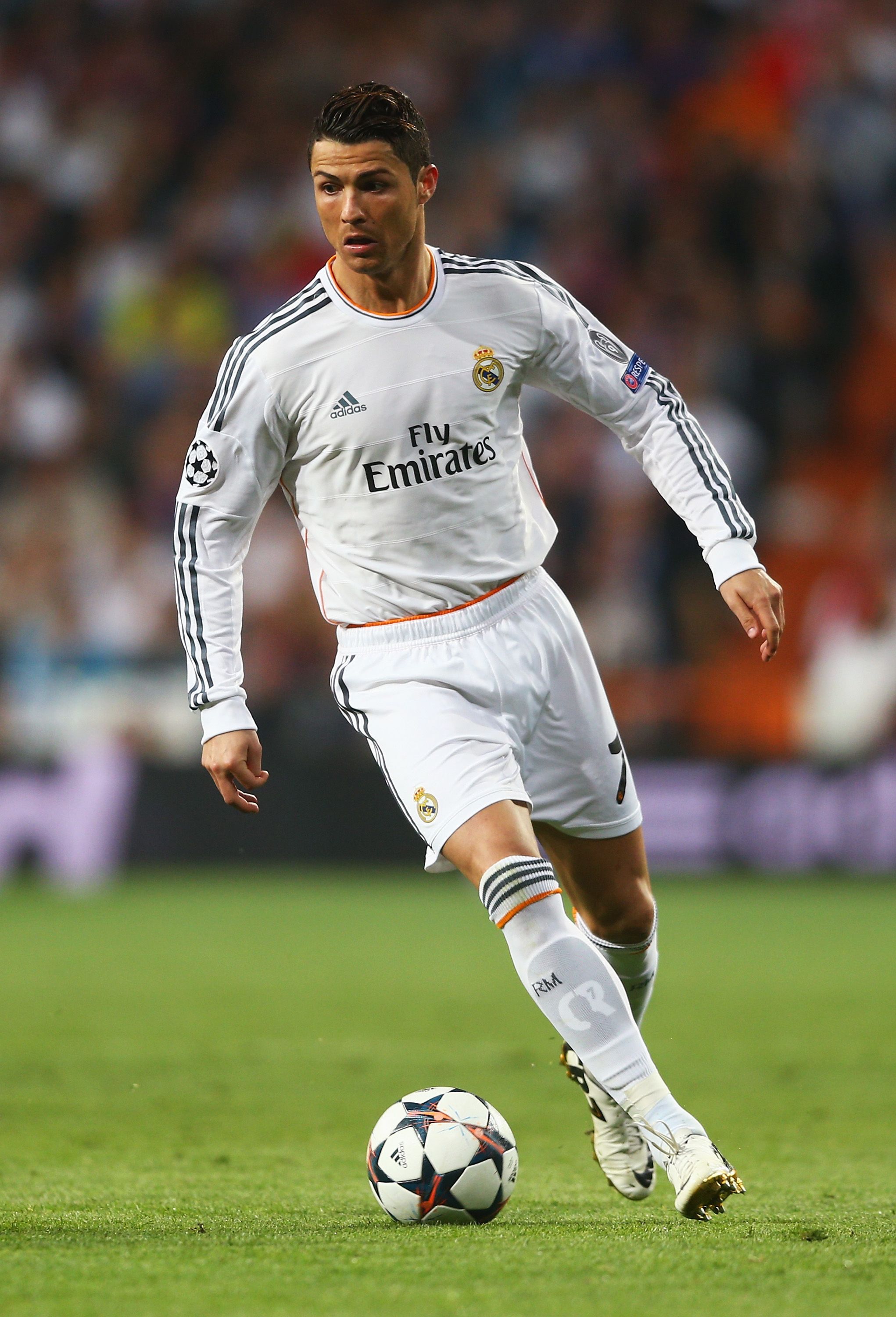 Jersey Retro Real Madrid Local 13-14  Manga Larga Numero 7 Cristiano Version Aficionado Calidad Premium