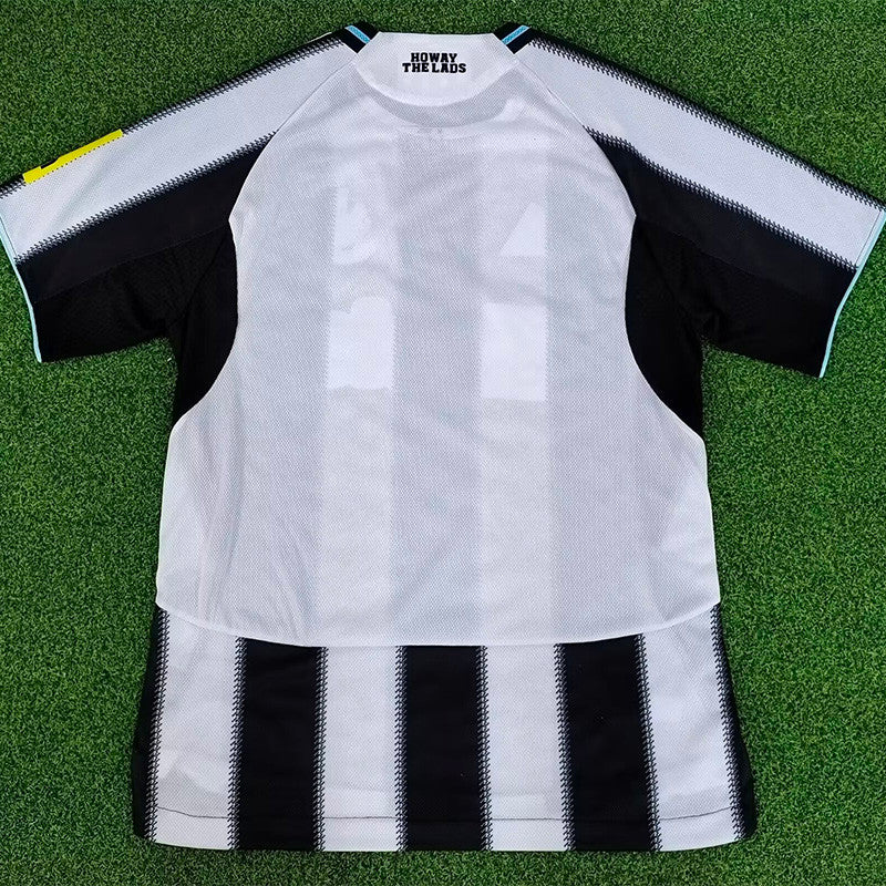 Jersey Local Newcastle United 25-26 Hombre Manga Corta Versión Jugador Calidad Premium