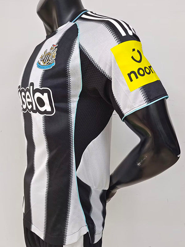 Jersey Local Newcastle United 25-26 Hombre Manga Corta Versión Jugador Calidad Premium